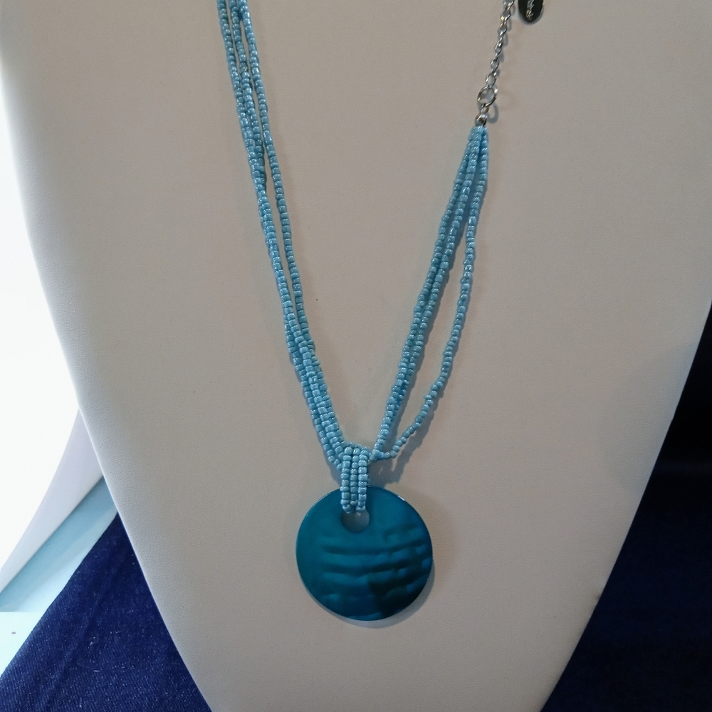 CLAIR'S  20"Seed Bead 3 Multi Strand Mermaid Blue Ripple Knotted Shiny Medallion